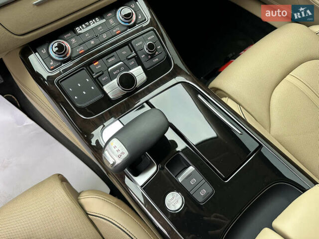 Чорний Ауді A8, об'ємом двигуна 6.3 л та пробігом 220 тис. км за 69000 $, фото 10 на Automoto.ua