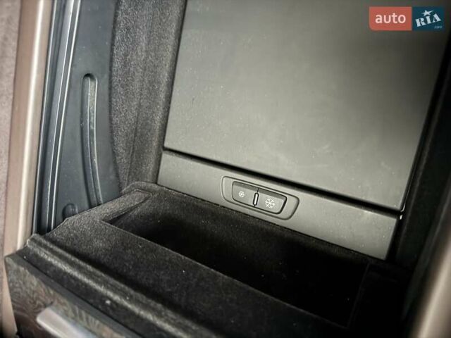 Черный Ауди А8, объемом двигателя 6.3 л и пробегом 270 тыс. км за 15900 $, фото 95 на Automoto.ua