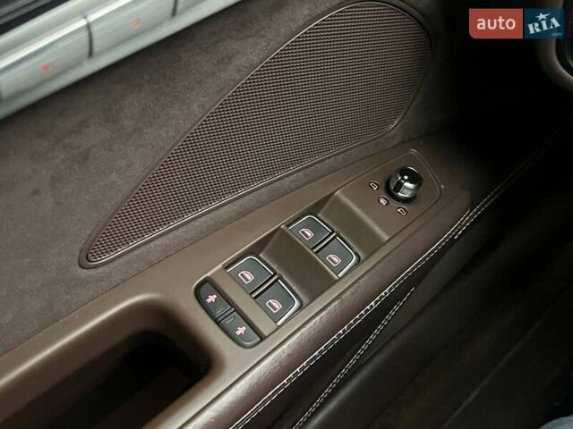 Чорний Ауді A8, об'ємом двигуна 4.16 л та пробігом 246 тис. км за 17990 $, фото 17 на Automoto.ua