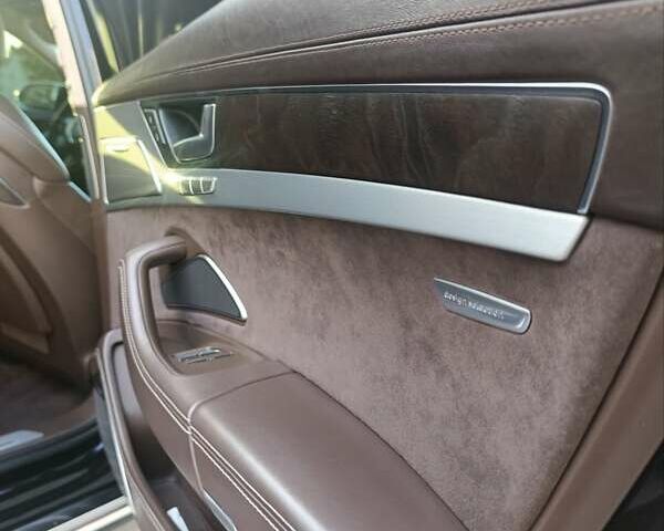 Черный Ауди А8, объемом двигателя 6.3 л и пробегом 260 тыс. км за 20000 $, фото 13 на Automoto.ua