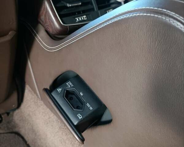 Черный Ауди А8, объемом двигателя 6.3 л и пробегом 260 тыс. км за 20000 $, фото 21 на Automoto.ua