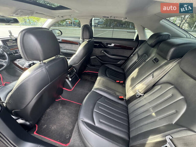 Чорний Ауді A8, об'ємом двигуна 3 л та пробігом 202 тис. км за 15000 $, фото 25 на Automoto.ua