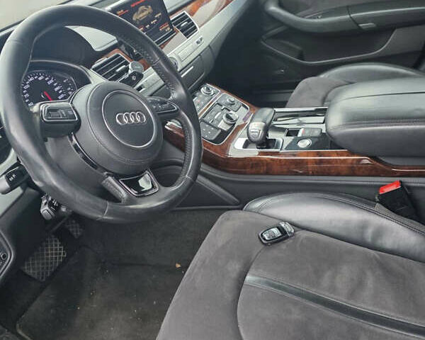 Черный Ауди А8, объемом двигателя 3 л и пробегом 210 тыс. км за 33400 $, фото 5 на Automoto.ua