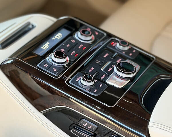 Черный Ауди А8, объемом двигателя 6.3 л и пробегом 358 тыс. км за 14800 $, фото 14 на Automoto.ua