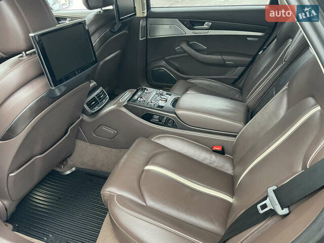 Чорний Ауді A8, об'ємом двигуна 6.3 л та пробігом 195 тис. км за 25000 $, фото 9 на Automoto.ua