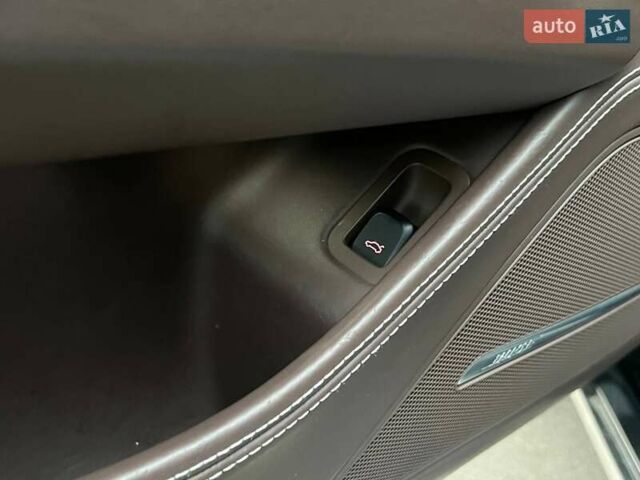 Чорний Ауді A8, об'ємом двигуна 4.16 л та пробігом 246 тис. км за 17990 $, фото 18 на Automoto.ua