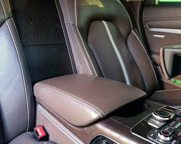 Черный Ауди А8, объемом двигателя 6.3 л и пробегом 260 тыс. км за 20000 $, фото 12 на Automoto.ua