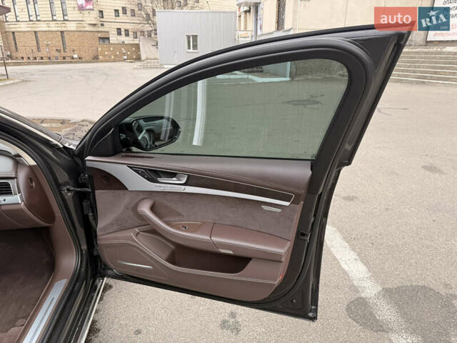 Черный Ауди А8, объемом двигателя 4.16 л и пробегом 246 тыс. км за 17500 $, фото 24 на Automoto.ua