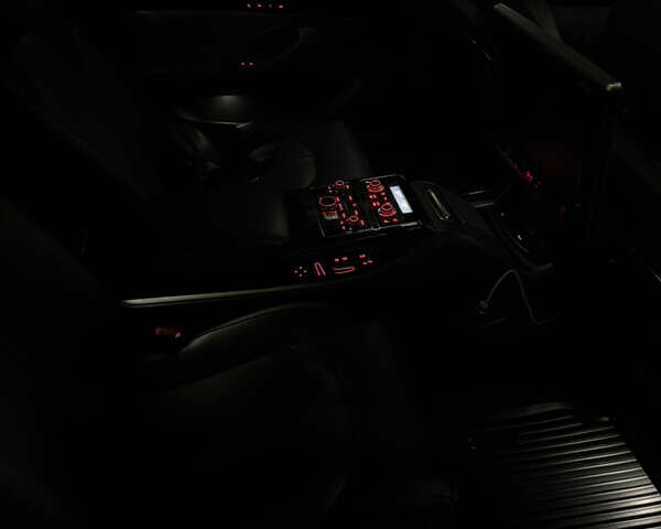 Черный Ауди А8, объемом двигателя 4 л и пробегом 240 тыс. км за 26000 $, фото 12 на Automoto.ua