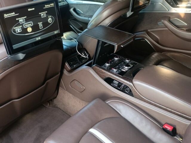 Черный Ауди А8, объемом двигателя 6 л и пробегом 260 тыс. км за 20000 $, фото 6 на Automoto.ua