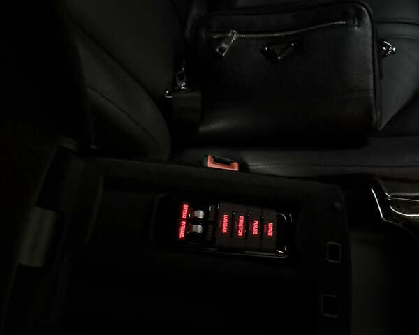 Черный Ауди А8, объемом двигателя 4 л и пробегом 240 тыс. км за 26000 $, фото 14 на Automoto.ua