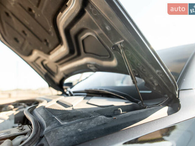 Черный Ауди А8, объемом двигателя 3 л и пробегом 242 тыс. км за 15900 $, фото 62 на Automoto.ua