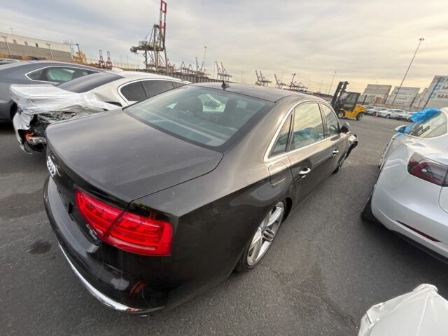 Черный Ауди А8, объемом двигателя 4 л и пробегом 200 тыс. км за 4000 $, фото 4 на Automoto.ua