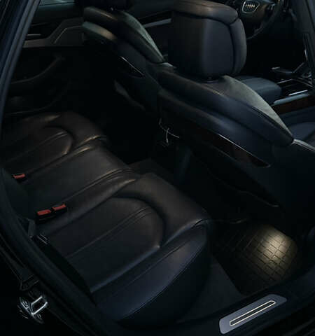 Черный Ауди А8, объемом двигателя 3 л и пробегом 200 тыс. км за 15000 $, фото 4 на Automoto.ua