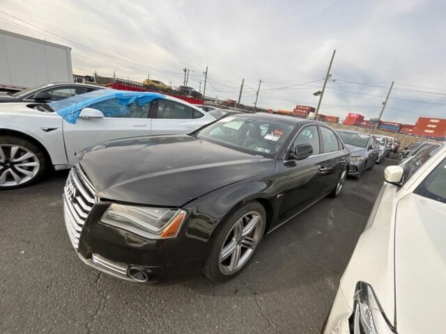 Черный Ауди А8, объемом двигателя 4 л и пробегом 200 тыс. км за 4000 $, фото 1 на Automoto.ua