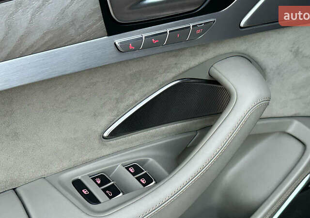 Черный Ауди А8, объемом двигателя 3.99 л и пробегом 181 тыс. км за 22000 $, фото 24 на Automoto.ua