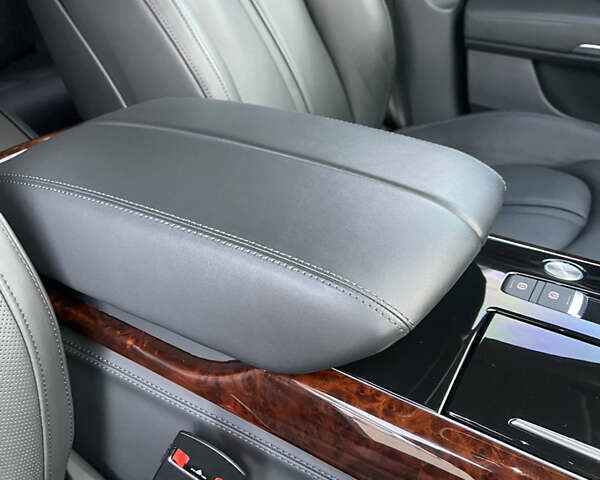 Чорний Ауді A8, об'ємом двигуна 3.99 л та пробігом 56 тис. км за 40000 $, фото 158 на Automoto.ua