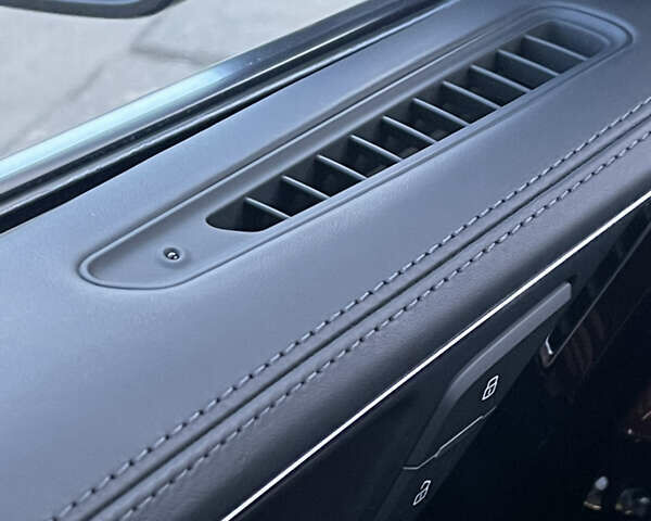 Чорний Ауді A8, об'ємом двигуна 3.99 л та пробігом 56 тис. км за 40000 $, фото 188 на Automoto.ua