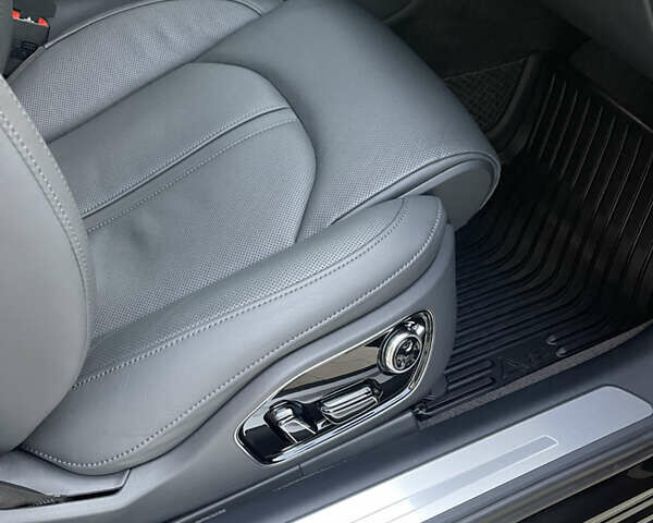 Чорний Ауді A8, об'ємом двигуна 3.99 л та пробігом 56 тис. км за 40000 $, фото 104 на Automoto.ua