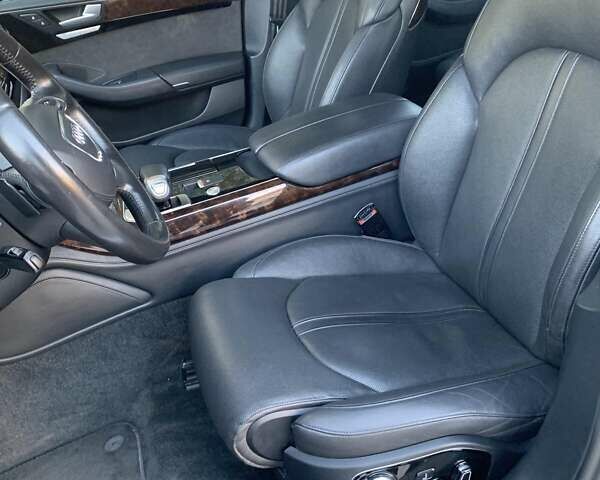 Черный Ауди А8, объемом двигателя 3 л и пробегом 210 тыс. км за 27000 $, фото 6 на Automoto.ua