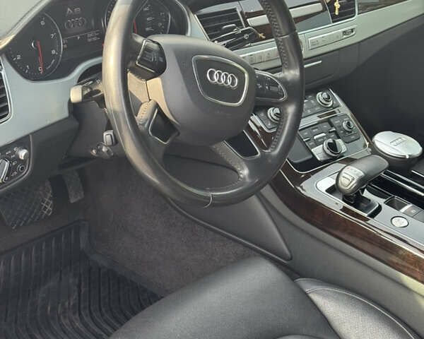 Черный Ауди А8, объемом двигателя 3.99 л и пробегом 181 тыс. км за 30000 $, фото 4 на Automoto.ua