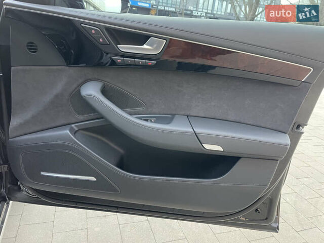 Чорний Ауді A8, об'ємом двигуна 3.99 л та пробігом 56 тис. км за 40000 $, фото 140 на Automoto.ua