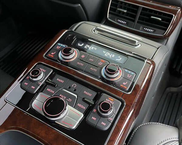 Чорний Ауді A8, об'ємом двигуна 3.99 л та пробігом 56 тис. км за 40000 $, фото 128 на Automoto.ua