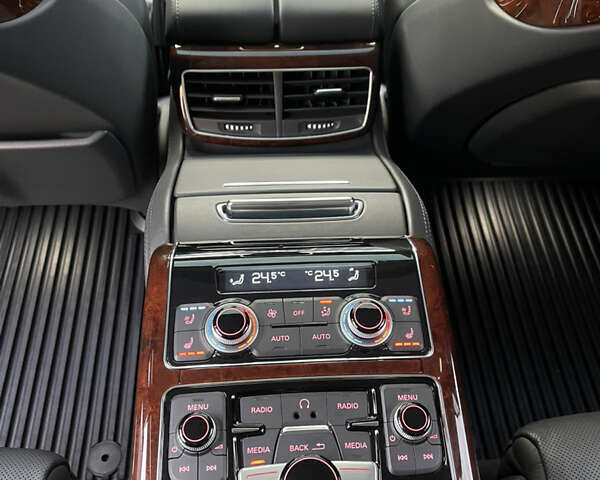 Чорний Ауді A8, об'ємом двигуна 3.99 л та пробігом 56 тис. км за 40000 $, фото 70 на Automoto.ua