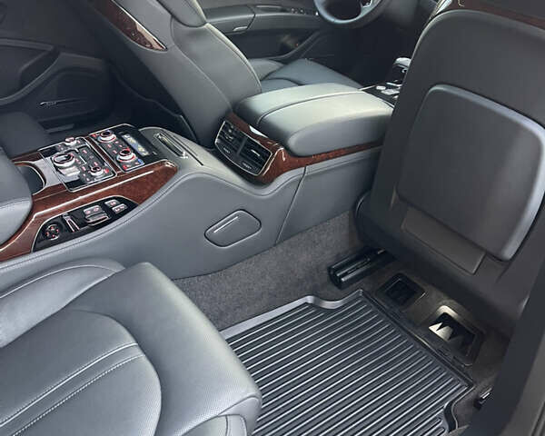 Чорний Ауді A8, об'ємом двигуна 3.99 л та пробігом 56 тис. км за 40000 $, фото 132 на Automoto.ua