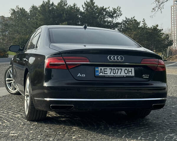 Черный Ауди А8, объемом двигателя 3.99 л и пробегом 181 тыс. км за 30000 $, фото 3 на Automoto.ua