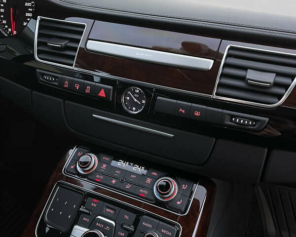 Чорний Ауді A8, об'ємом двигуна 3.99 л та пробігом 56 тис. км за 40000 $, фото 153 на Automoto.ua