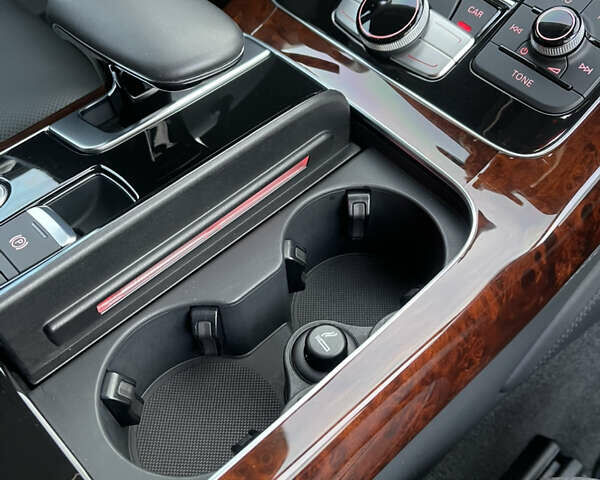 Чорний Ауді A8, об'ємом двигуна 3.99 л та пробігом 56 тис. км за 40000 $, фото 142 на Automoto.ua