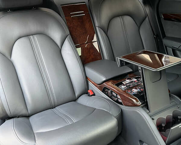 Чорний Ауді A8, об'ємом двигуна 3.99 л та пробігом 56 тис. км за 40000 $, фото 106 на Automoto.ua
