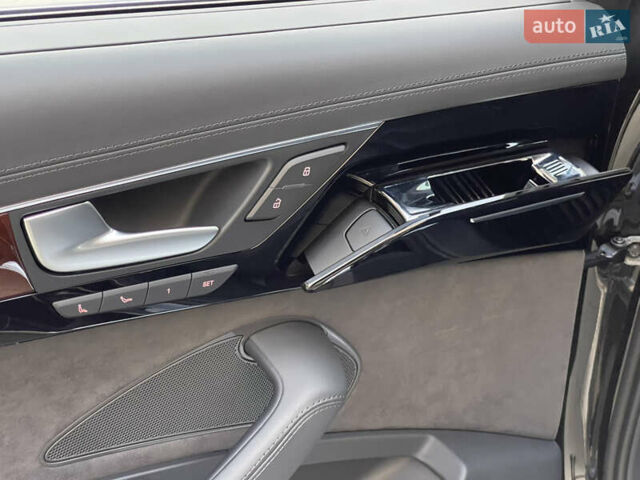 Чорний Ауді A8, об'ємом двигуна 3.99 л та пробігом 56 тис. км за 40000 $, фото 59 на Automoto.ua