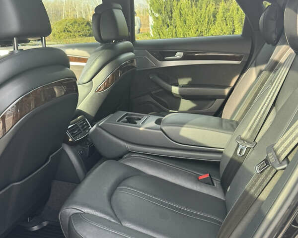 Черный Ауди А8, объемом двигателя 3.99 л и пробегом 181 тыс. км за 30000 $, фото 6 на Automoto.ua