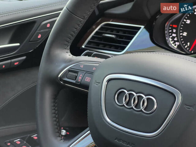 Чорний Ауді A8, об'ємом двигуна 3.99 л та пробігом 56 тис. км за 40000 $, фото 155 на Automoto.ua