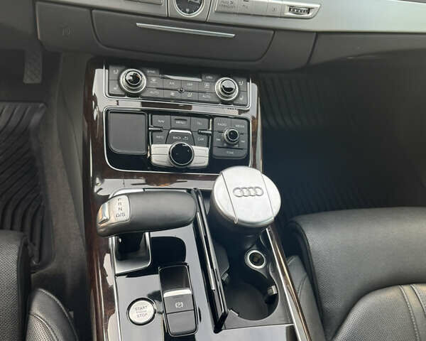 Черный Ауди А8, объемом двигателя 3.99 л и пробегом 181 тыс. км за 30000 $, фото 5 на Automoto.ua