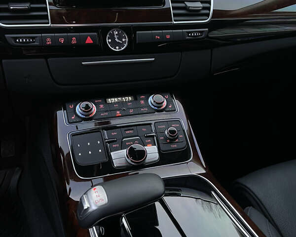 Чорний Ауді A8, об'ємом двигуна 3.99 л та пробігом 56 тис. км за 40000 $, фото 180 на Automoto.ua