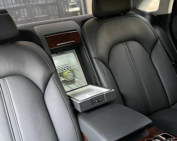 Чорний Ауді A8, об'ємом двигуна 3.99 л та пробігом 56 тис. км за 40000 $, фото 124 на Automoto.ua