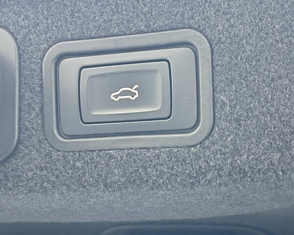 Чорний Ауді A8, об'ємом двигуна 3.99 л та пробігом 56 тис. км за 40000 $, фото 42 на Automoto.ua