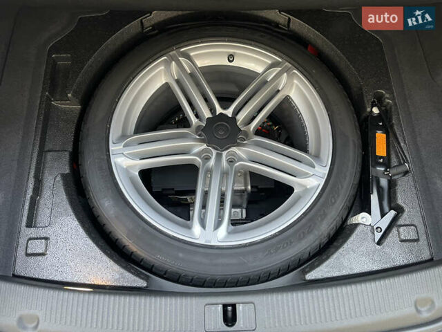 Чорний Ауді A8, об'ємом двигуна 3.99 л та пробігом 56 тис. км за 40000 $, фото 43 на Automoto.ua