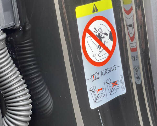 Чорний Ауді A8, об'ємом двигуна 3.99 л та пробігом 56 тис. км за 40000 $, фото 37 на Automoto.ua