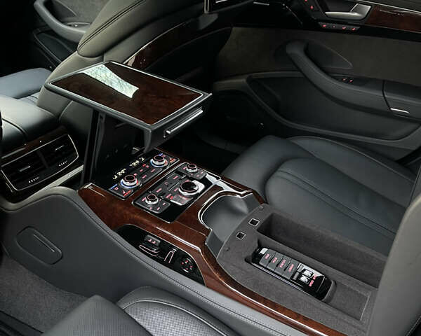 Чорний Ауді A8, об'ємом двигуна 3.99 л та пробігом 56 тис. км за 40000 $, фото 73 на Automoto.ua