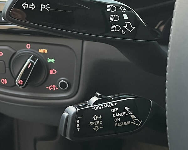 Чорний Ауді A8, об'ємом двигуна 3.99 л та пробігом 56 тис. км за 40000 $, фото 172 на Automoto.ua