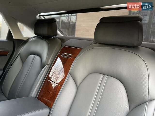 Чорний Ауді A8, об'ємом двигуна 3.99 л та пробігом 56 тис. км за 40000 $, фото 64 на Automoto.ua
