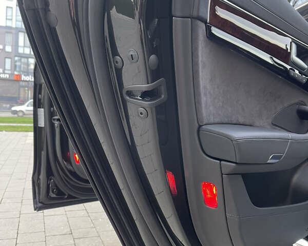 Чорний Ауді A8, об'ємом двигуна 3.99 л та пробігом 56 тис. км за 40000 $, фото 33 на Automoto.ua