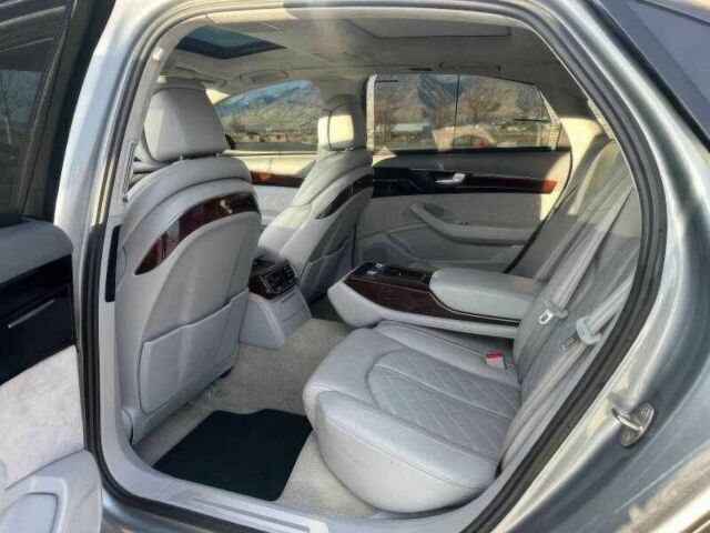 Черный Ауди А8, объемом двигателя 3 л и пробегом 135 тыс. км за 8900 $, фото 11 на Automoto.ua