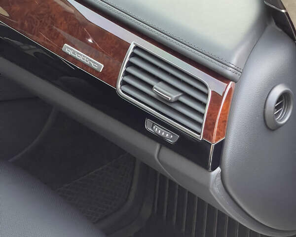 Чорний Ауді A8, об'ємом двигуна 3.99 л та пробігом 56 тис. км за 40000 $, фото 113 на Automoto.ua