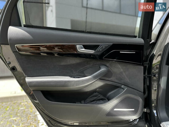 Черный Ауди А8, объемом двигателя 3 л и пробегом 180 тыс. км за 21500 $, фото 64 на Automoto.ua