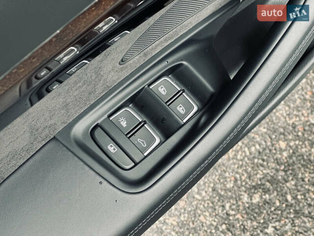 Чорний Ауді A8, об'ємом двигуна 3 л та пробігом 274 тис. км за 18700 $, фото 16 на Automoto.ua